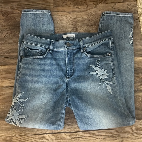 Loft ladies jeans size 6 flower embroidered. Straight leg size 6/28. - Picture 7 of 11